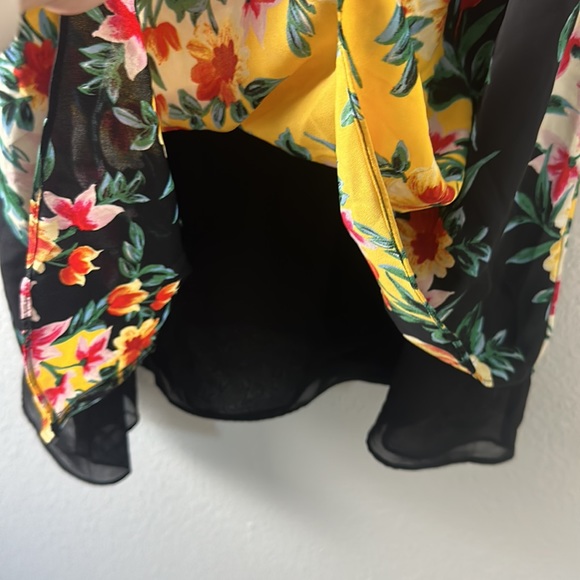 Zac & Rachel Asymmetrical Floral Sleeveless Top - Picture 7 of 7